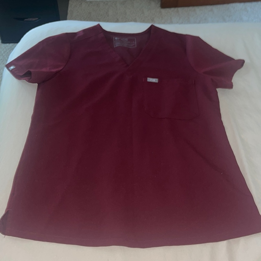 Figs scrub top